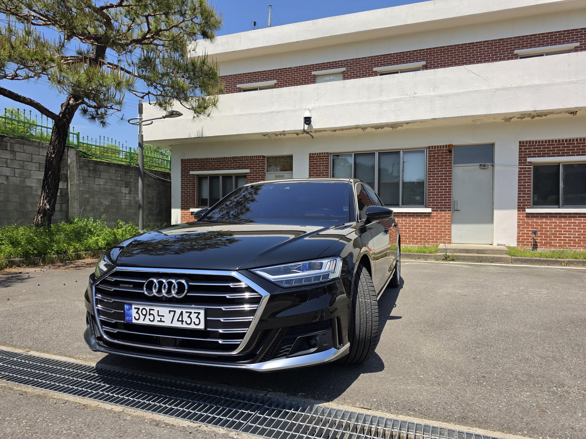 2021 AUDI A8 — фото 1