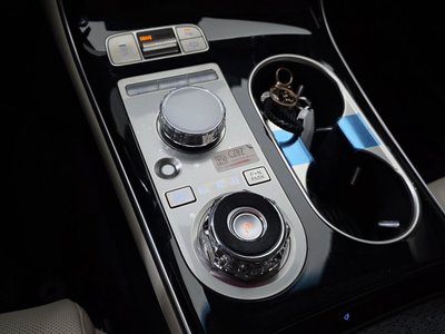 2025 Genesis GV70 — миниатюра 12