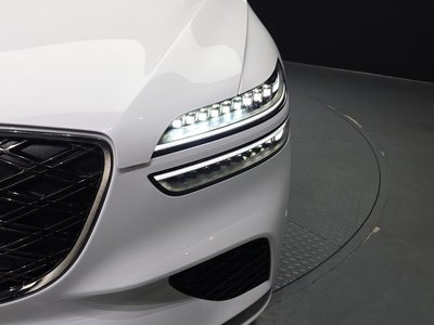 2025 Genesis GV70 photo 9