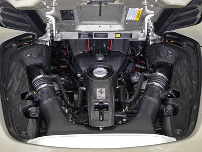 صورة 40 لـ 2021 Ferrari 488 PISTA SPIDER