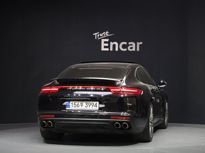 PORSCHE PANAMERA - 3