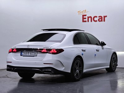 MERCEDES-BENZ E-CLASS - 4