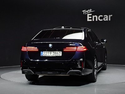 2024 BMW 5 SERIES — фото 4
