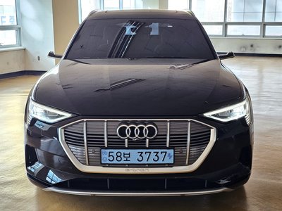 AUDI E-TRON - 4