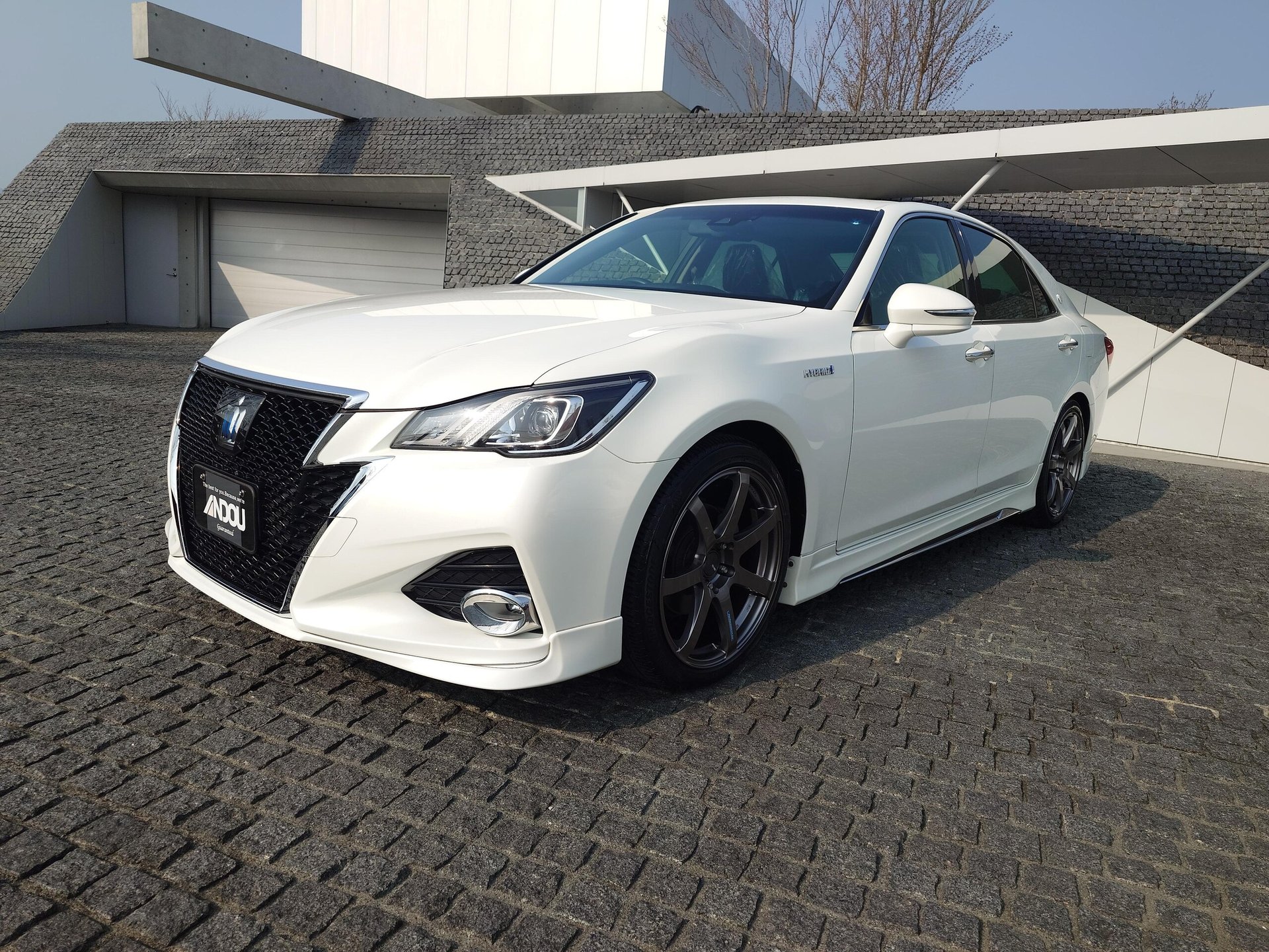 TOYOTA CROWN ATHLETE - View 1