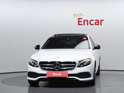 MERCEDES-BENZ E-CLASS - 2