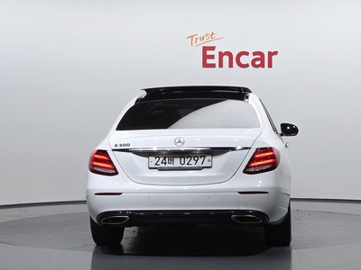 MERCEDES-BENZ E-CLASS - 3