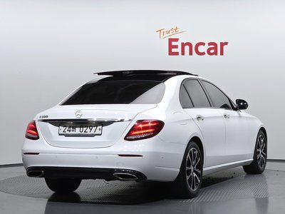 MERCEDES-BENZ E-CLASS - 4