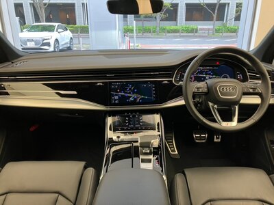 AUDI Q7 - 8