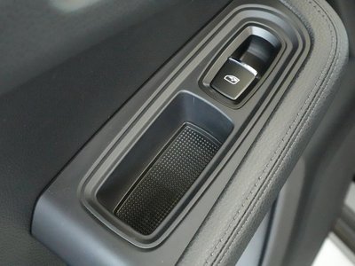 2021 Porsche MACAN thumbnail 18