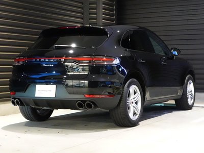 2021 Porsche MACAN photo 2