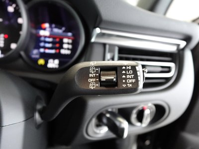 2021 Porsche MACAN thumbnail 45