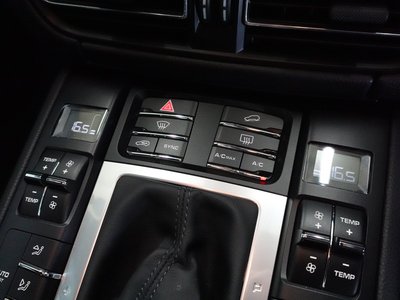 2021 Porsche MACAN thumbnail 37