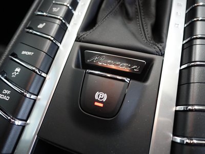 2021 Porsche MACAN thumbnail 40
