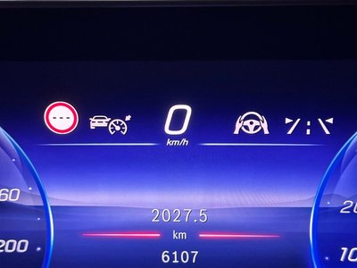 MERCEDES-BENZ EQE - 10