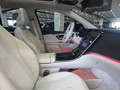 2025 Mercedes-BENZ EQE — миниатюра 18