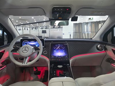 2025 Mercedes-BENZ EQE — миниатюра 17