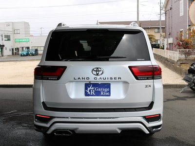 TOYOTA LAND CRUISER 300 - 6