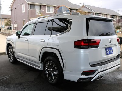 TOYOTA LAND CRUISER 300 - 7