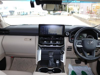 TOYOTA LAND CRUISER 300 - 9