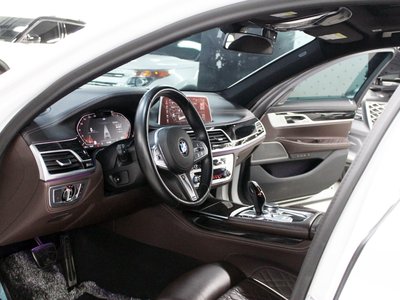 BMW 7 SERIES - 8