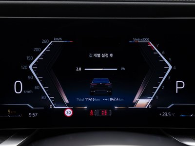 2025 BMW 7 SERIES photo 8
