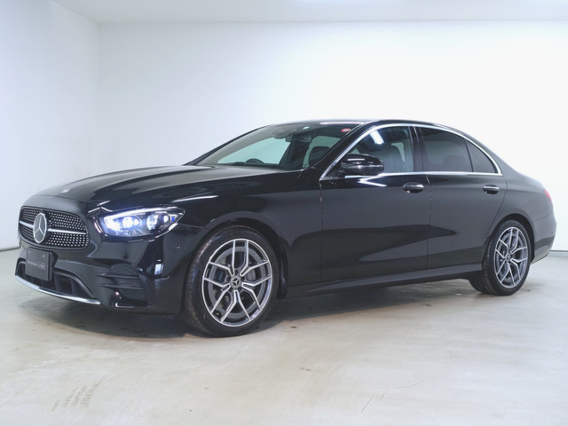 MERCEDES-BENZ E-CLASS - View 1