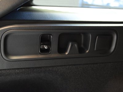 2025 MERCEDES-BENZ C-CLASS — миниатюра 32