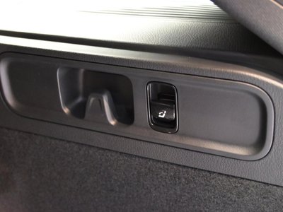 2025 MERCEDES-BENZ C-CLASS — миниатюра 33