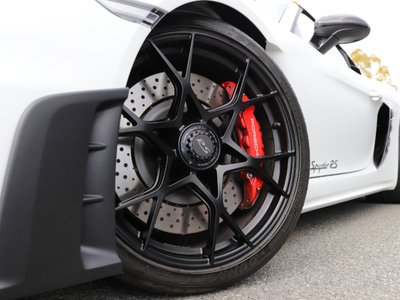 PORSCHE 718 SPYDER - 4