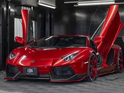 LAMBORGHINI AVENTADOR - 1