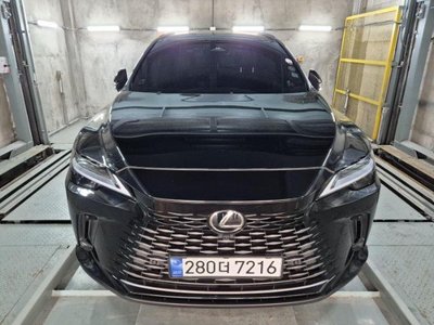 2023 LEXUS RX photo 5