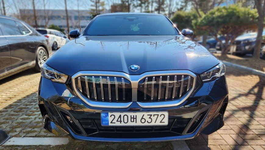 BMW 5 SERIES - View 1