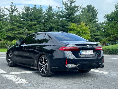 2025 BMW 5 SERIES 照片 6