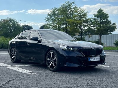 2025 BMW 5 SERIES 照片 4