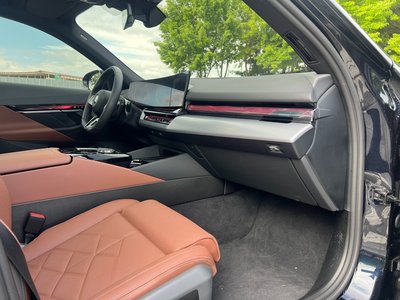 2025 BMW 5 SERIES 照片 10
