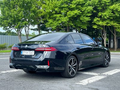 2025 BMW 5 SERIES 照片 3