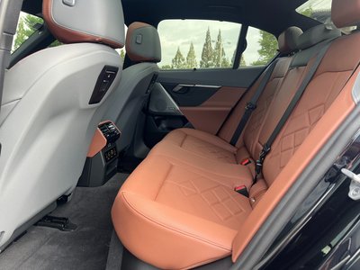 2025 BMW 5 SERIES 照片 9