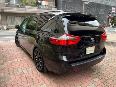 TOYOTA SIENA - 9