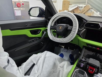 LAMBORGHINI URUS - 10