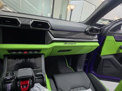 LAMBORGHINI URUS - 8