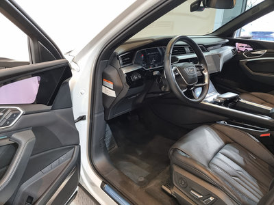 AUDI E-TRON - 10
