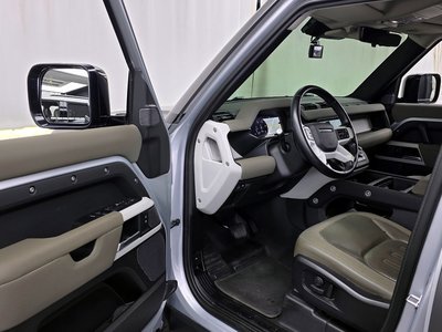 LAND ROVER DEFENDER - 10