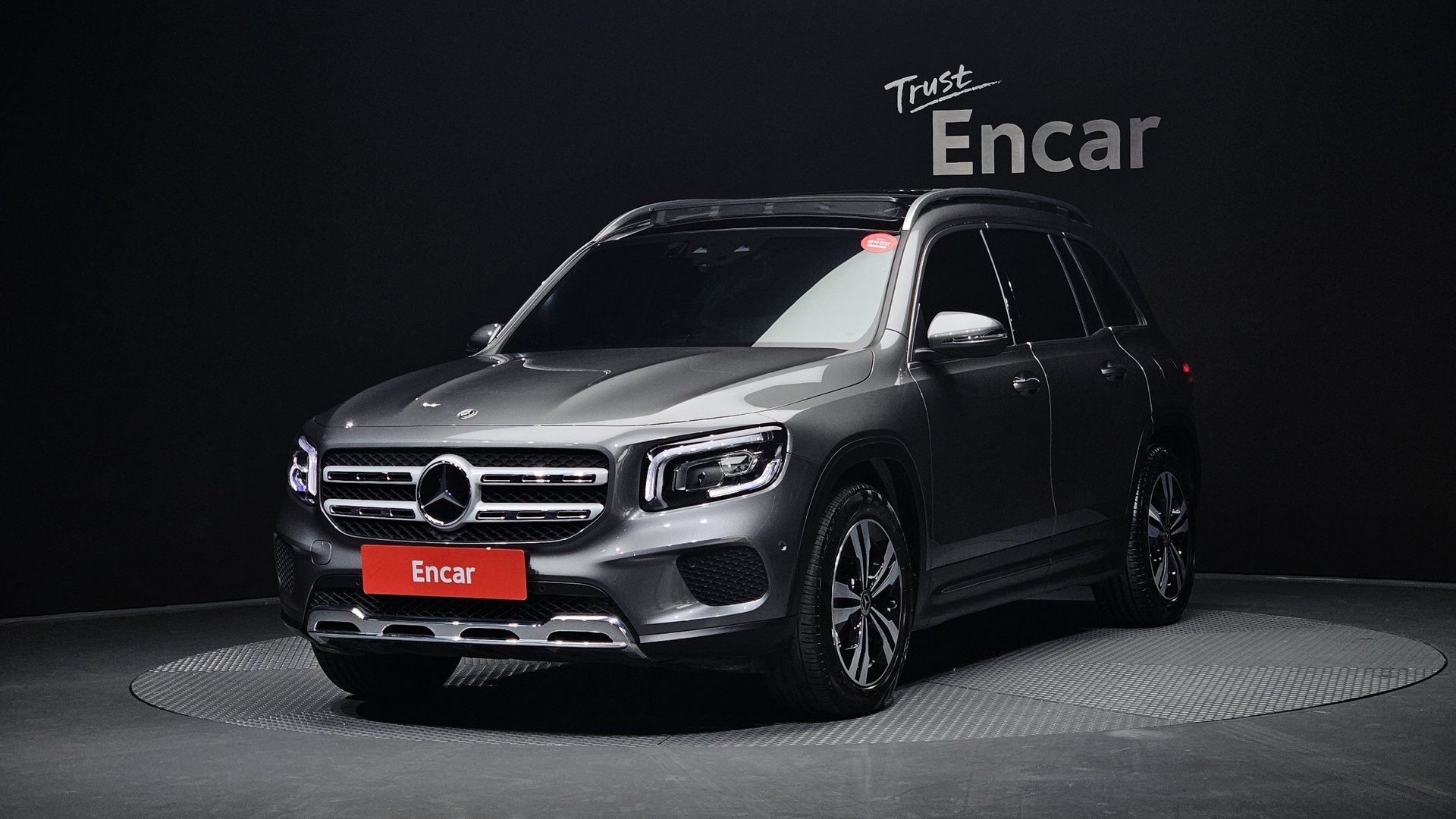 MERCEDES-BENZ GLB - View 1