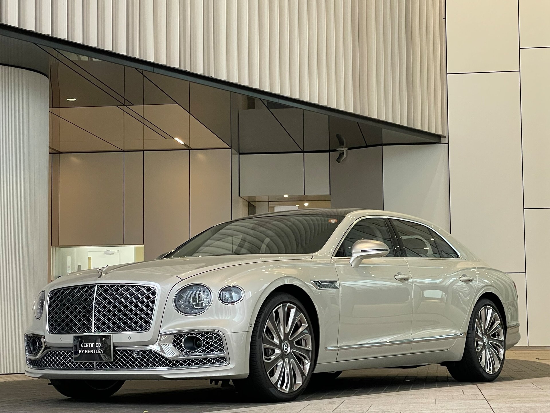 BENTLEY FLYING SPUR - View 1