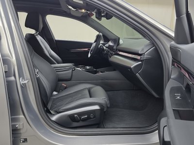 2025 BMW 5 SERIES 缩略图 16