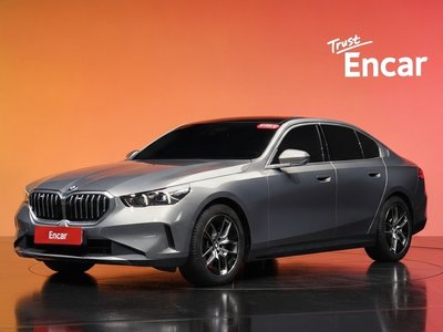 2025 BMW 5 SERIES 照片 1