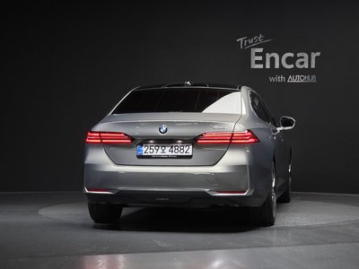 2025 BMW 5 SERIES 照片 4
