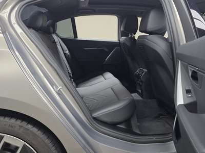 2025 BMW 5 SERIES 缩略图 17