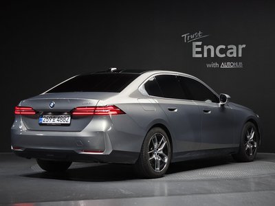 2025 BMW 5 SERIES 照片 3
